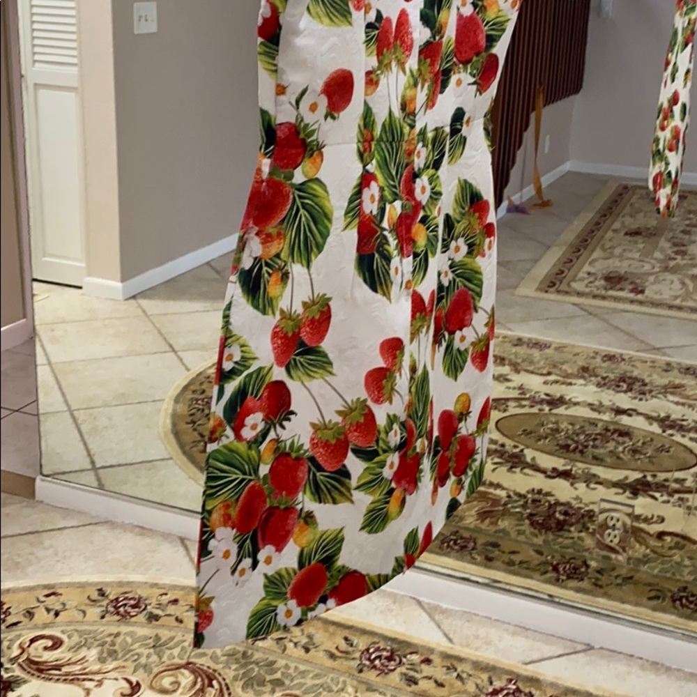 Dress - Picture 2 of 2